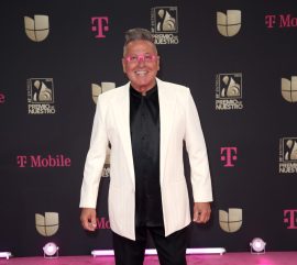Mientras Ricardo Montaner guarda silencio, la mujer acusada de vandalismo rompe el suyo y afirma tener pruebas para defender su reclamo.